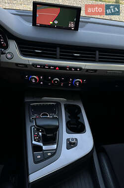 Внедорожник / Кроссовер Audi Q7 2015 в 