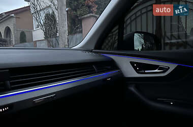Внедорожник / Кроссовер Audi Q7 2015 в 