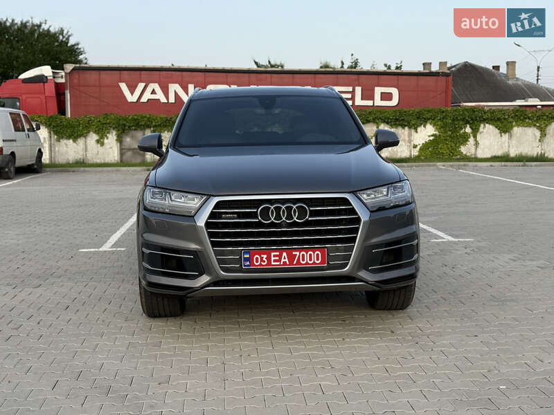Внедорожник / Кроссовер Audi Q7 2017 в Нововолынске