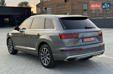 Позашляховик / Кросовер Audi Q7 2017 в 