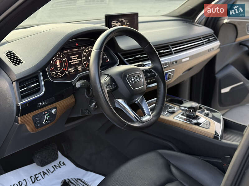 Внедорожник / Кроссовер Audi Q7 2017 в Нововолынске