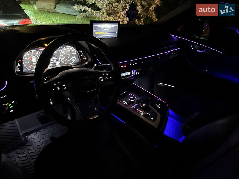 Внедорожник / Кроссовер Audi Q7 2017 в Нововолынске