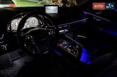 Позашляховик / Кросовер Audi Q7 2017 в 