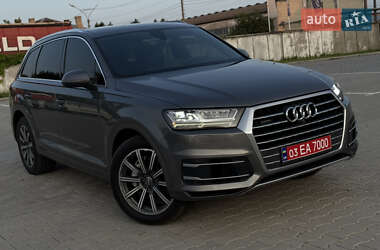 Позашляховик / Кросовер Audi Q7 2017 в 