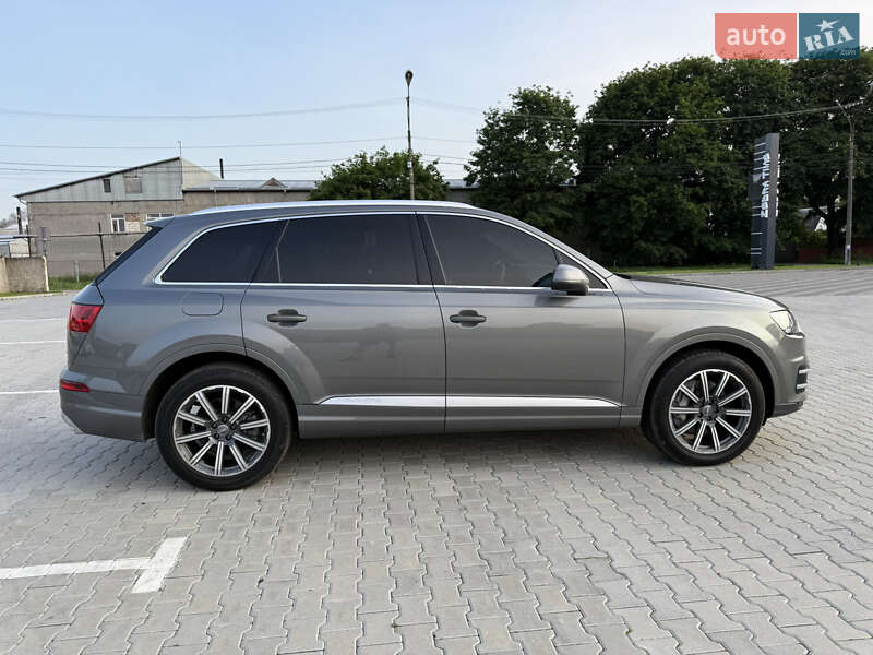 Внедорожник / Кроссовер Audi Q7 2017 в Нововолынске
