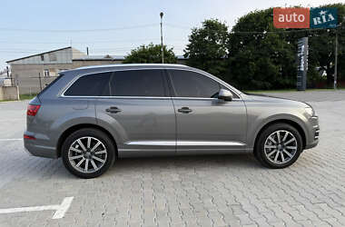 Позашляховик / Кросовер Audi Q7 2017 в 