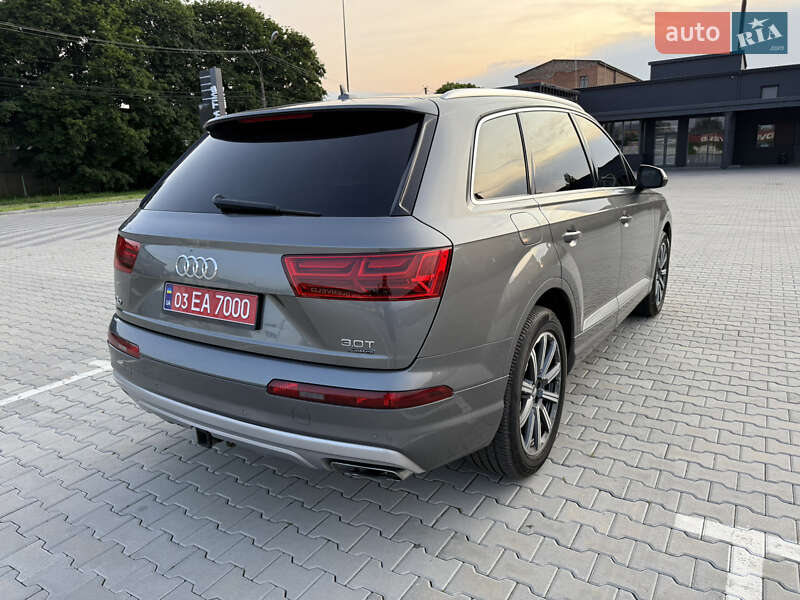 Внедорожник / Кроссовер Audi Q7 2017 в Нововолынске
