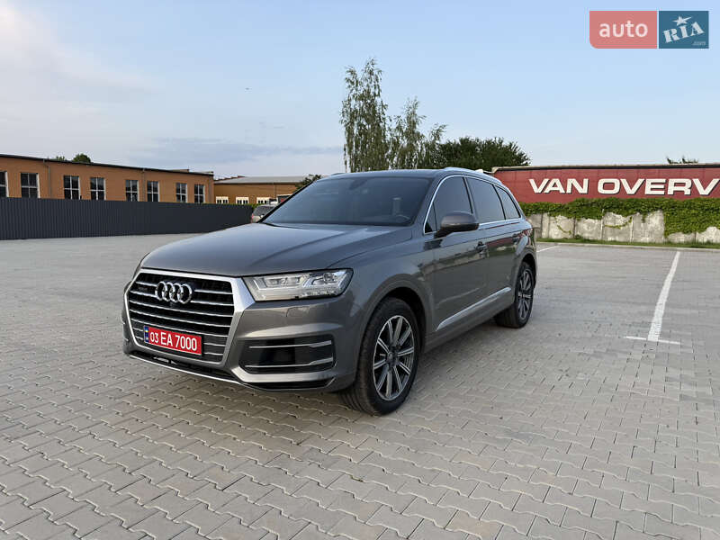 Внедорожник / Кроссовер Audi Q7 2017 в Нововолынске