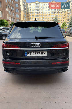 Внедорожник / Кроссовер Audi Q7 2020 в 