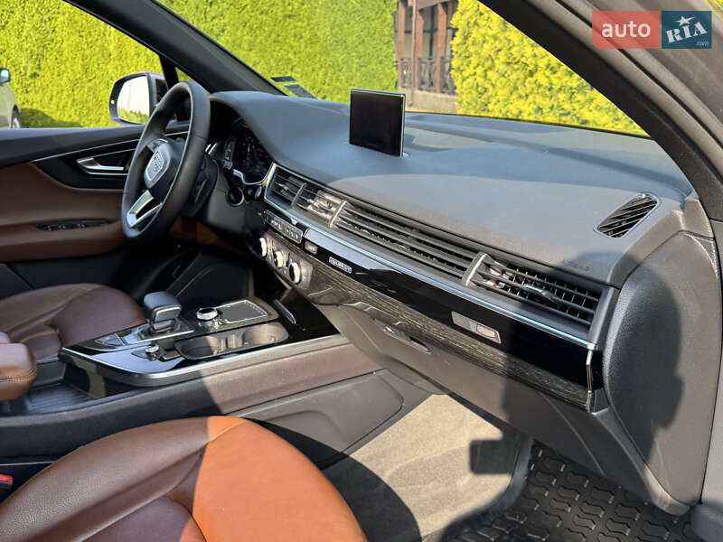 Внедорожник / Кроссовер Audi Q7 2017 в Стрые