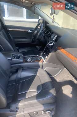 Внедорожник / Кроссовер Audi Q7 2015 в 
