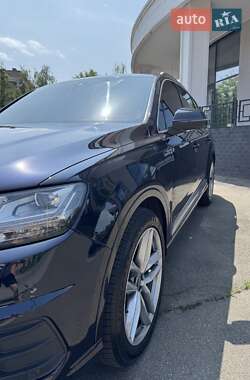 Внедорожник / Кроссовер Audi Q7 2015 в 