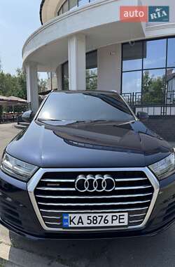 Внедорожник / Кроссовер Audi Q7 2015 в 