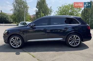 Внедорожник / Кроссовер Audi Q7 2015 в 