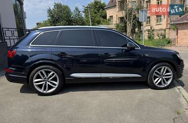 Внедорожник / Кроссовер Audi Q7 2015 в 