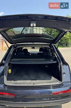 Внедорожник / Кроссовер Audi Q7 2015 в 