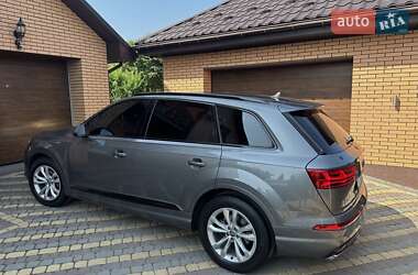 Позашляховик / Кросовер Audi Q7 2017 в 