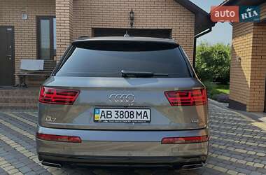 Позашляховик / Кросовер Audi Q7 2017 в 