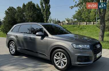 Позашляховик / Кросовер Audi Q7 2017 в 