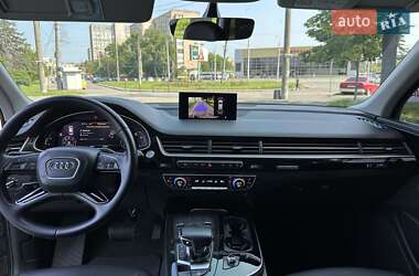 Позашляховик / Кросовер Audi Q7 2017 в 