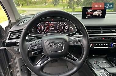 Позашляховик / Кросовер Audi Q7 2017 в 