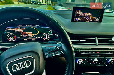 Внедорожник / Кроссовер Audi Q7 2016 в 