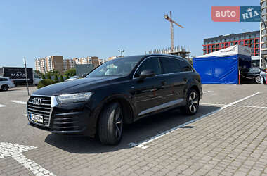 Внедорожник / Кроссовер Audi Q7 2015 в 