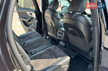 Внедорожник / Кроссовер Audi Q7 2015 в 