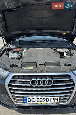 Внедорожник / Кроссовер Audi Q7 2015 в 