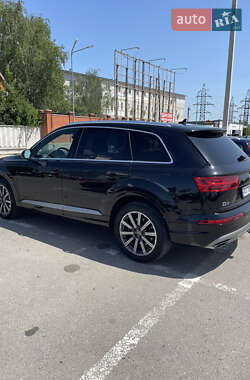 Внедорожник / Кроссовер Audi Q7 2016 в 