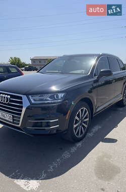 Внедорожник / Кроссовер Audi Q7 2016 в 