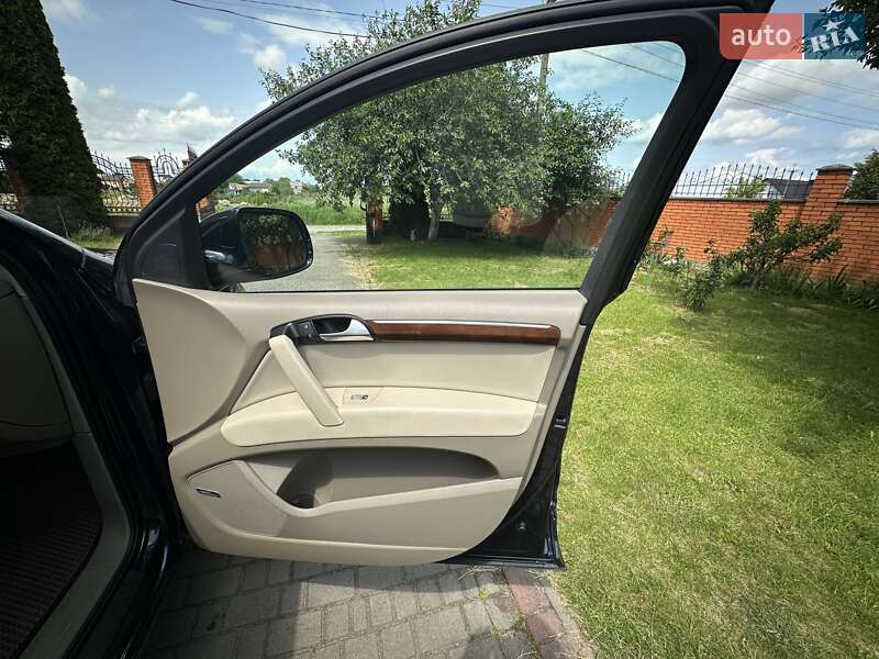 Позашляховик / Кросовер Audi Q7 2012 в Луцьку