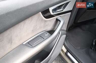 Позашляховик / Кросовер Audi Q7 2015 в 