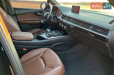 Внедорожник / Кроссовер Audi Q7 2017 в 