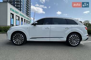 Позашляховик / Кросовер Audi Q7 2025 в 