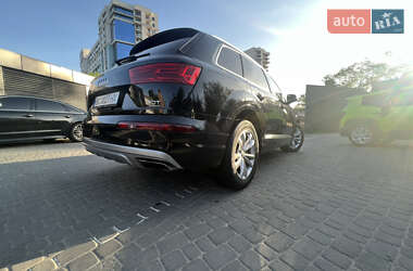 Внедорожник / Кроссовер Audi Q7 2017 в 