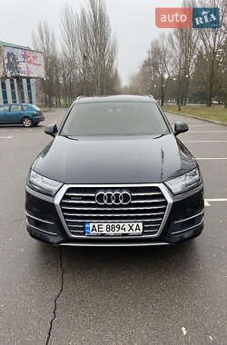 Внедорожник / Кроссовер Audi Q7 2015 в 