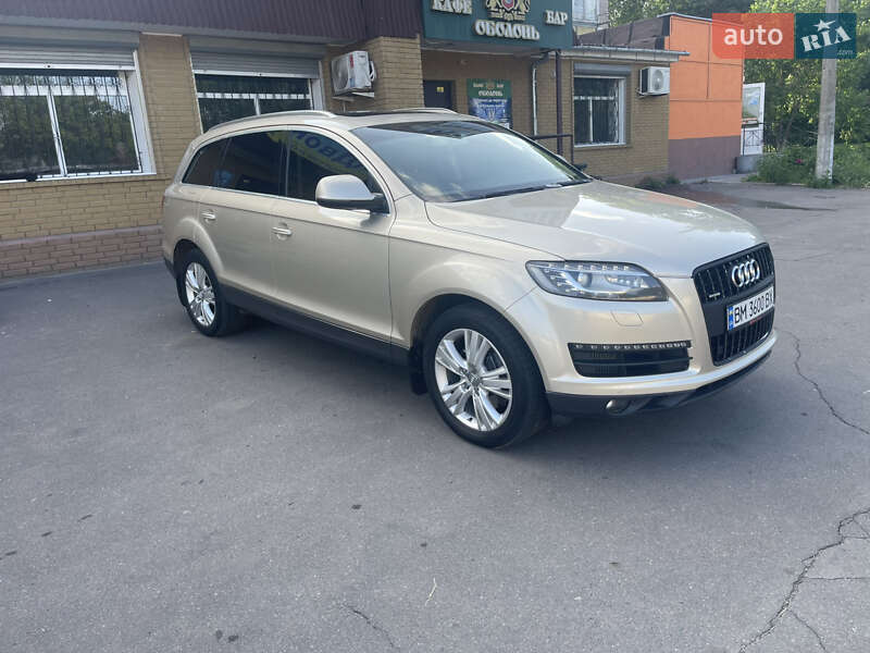 Внедорожник / Кроссовер Audi Q7 2012 в 