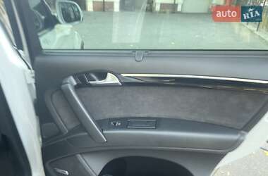 Позашляховик / Кросовер Audi Q7 2012 в 