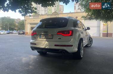 Позашляховик / Кросовер Audi Q7 2012 в 