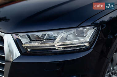 Внедорожник / Кроссовер Audi Q7 2017 в 