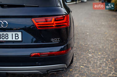 Внедорожник / Кроссовер Audi Q7 2017 в 
