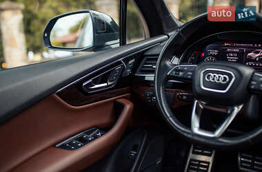 Внедорожник / Кроссовер Audi Q7 2017 в 