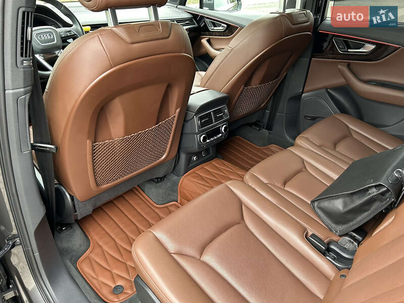 Позашляховик / Кросовер Audi Q7 2018 в Дніпрі
