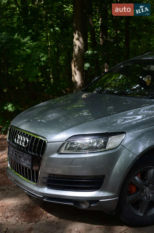 Внедорожник / Кроссовер Audi Q7 2006 в Черновцах