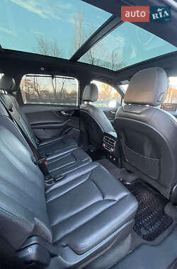 Внедорожник / Кроссовер Audi Q7 2017 в 