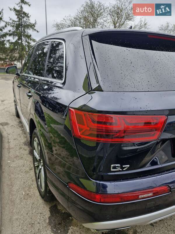 Внедорожник / Кроссовер Audi Q7 2017 в Полтаве