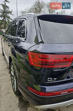 Внедорожник / Кроссовер Audi Q7 2017 в 