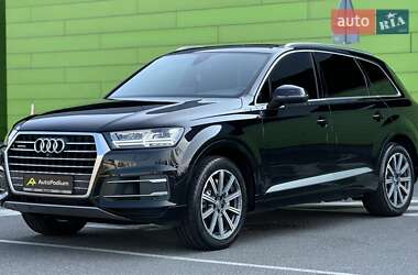 Внедорожник / Кроссовер Audi Q7 2017 в 
