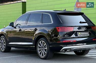 Внедорожник / Кроссовер Audi Q7 2017 в 